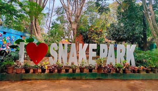 Parassinikadavu Snake Park